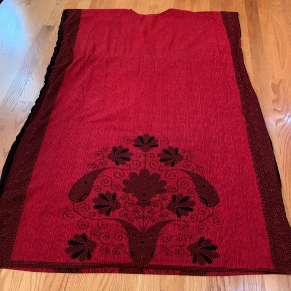 New Made in India Red Black & Gold Cotton “Free Size” V-Neck Dress w/Side Slits - Picture 8 of 11